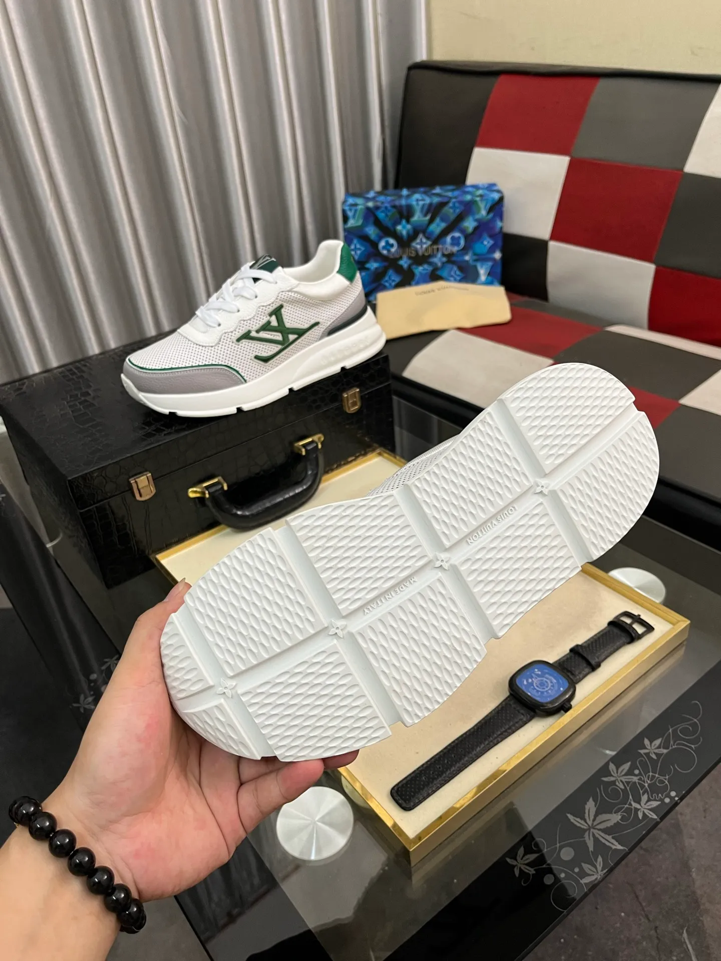 Men's shoes 💰440⌚️⌚️【LOUlS VUlTTON】Louis Vuitton ~ unique and casual style. LV counter purchasing 🏃casual shoes😍😍 are on sale at the men's counter at the same time. Italian imported brands select top-layer Italian cowhide. 🐑Sheepskin lining (refuses to discolor and rub feet) Sole: Original sole specially provided by the original factory 🎬Better in kind Code number: 38-446⃣️Color selection